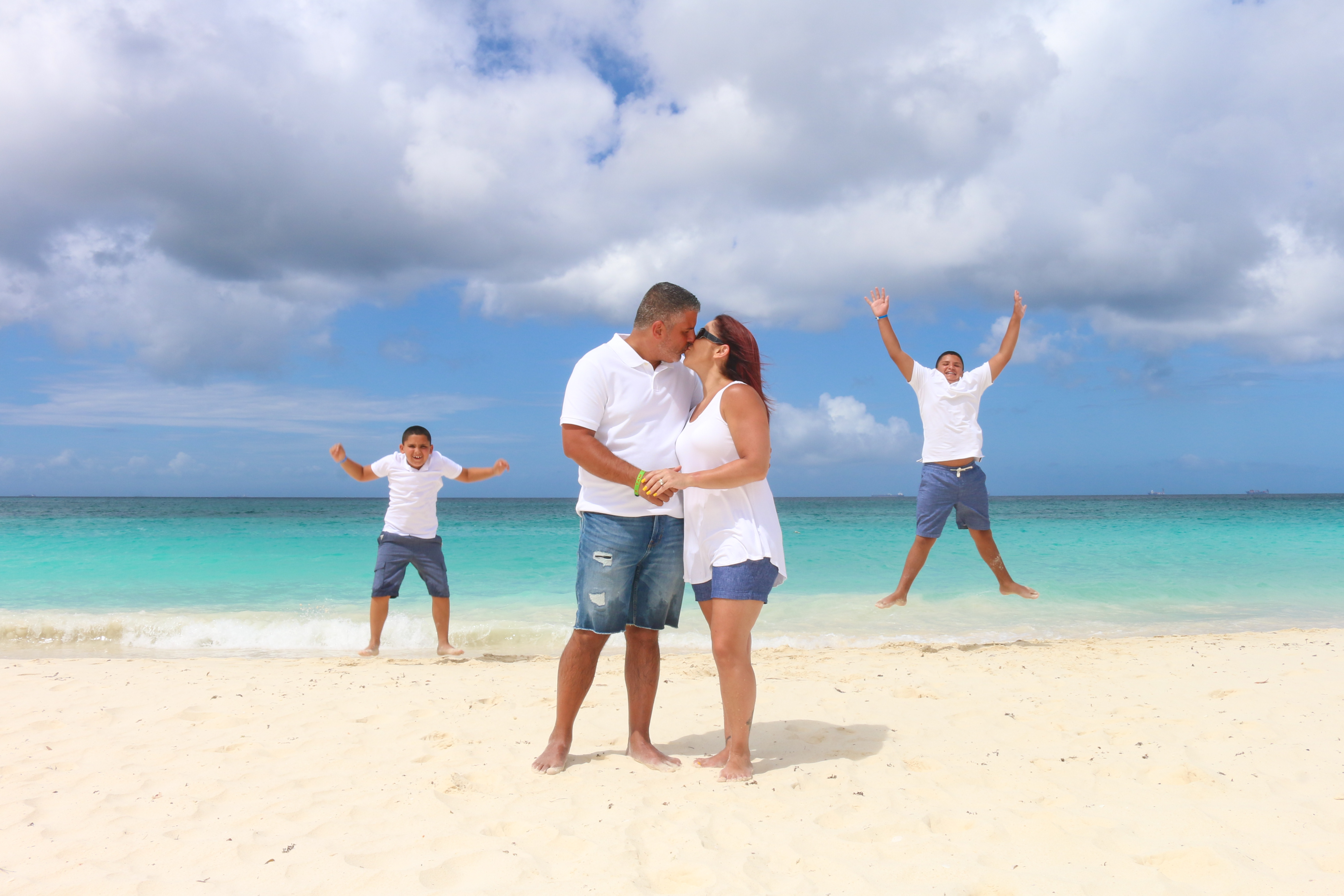 ARUBA FAMILY PHOTO SHOOT STEVE FRANCEES